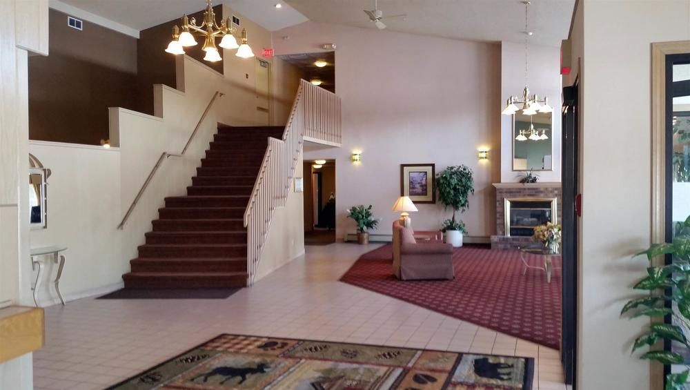 Boarders Inn & Suites By Cobblestone Hotels Superior Bagian luar foto