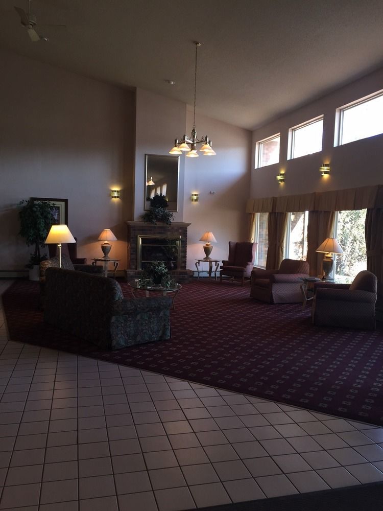 Boarders Inn & Suites By Cobblestone Hotels Superior Bagian luar foto