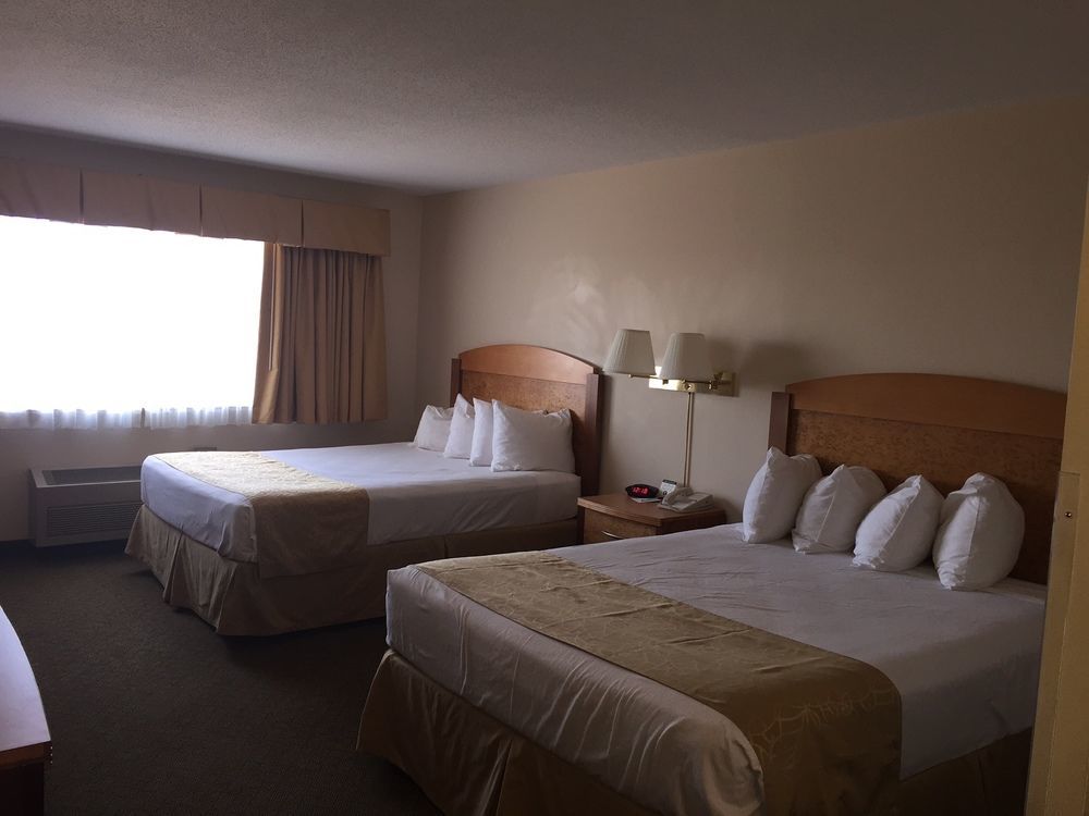 Boarders Inn & Suites By Cobblestone Hotels Superior Bagian luar foto