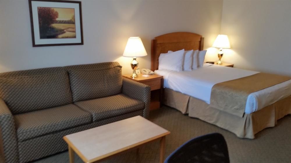 Boarders Inn & Suites By Cobblestone Hotels Superior Bagian luar foto