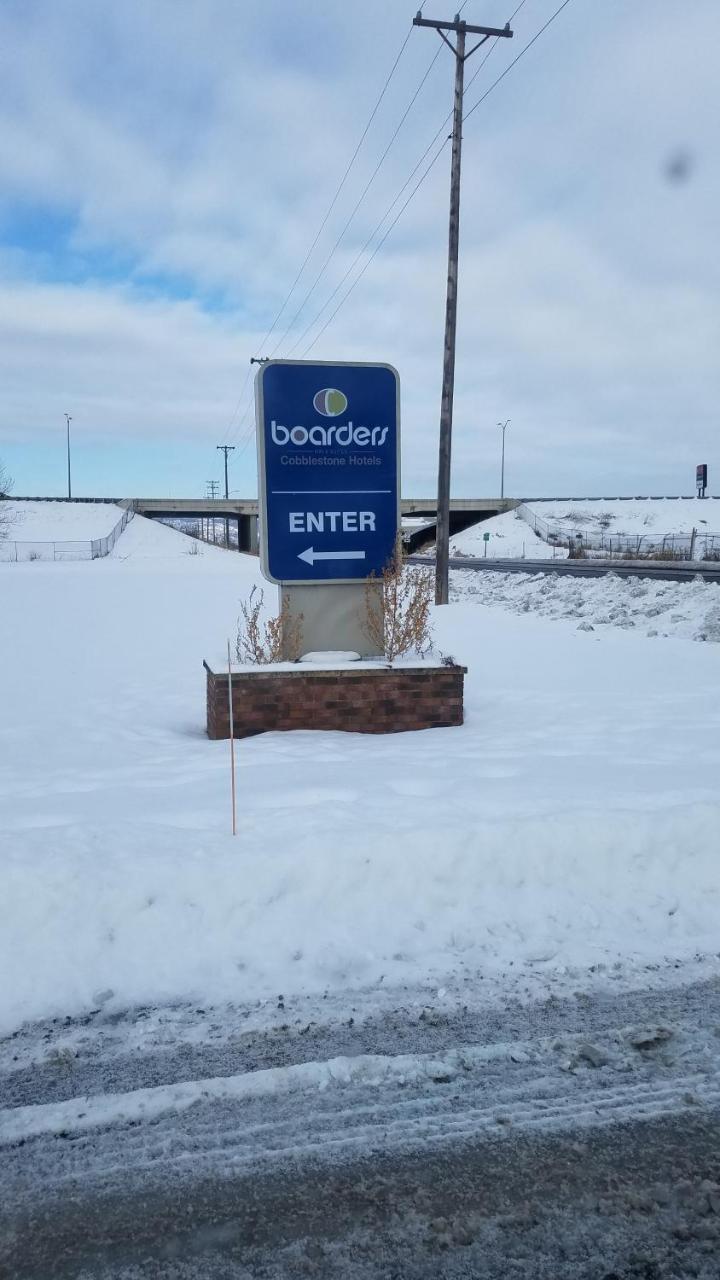Boarders Inn & Suites By Cobblestone Hotels Superior Bagian luar foto