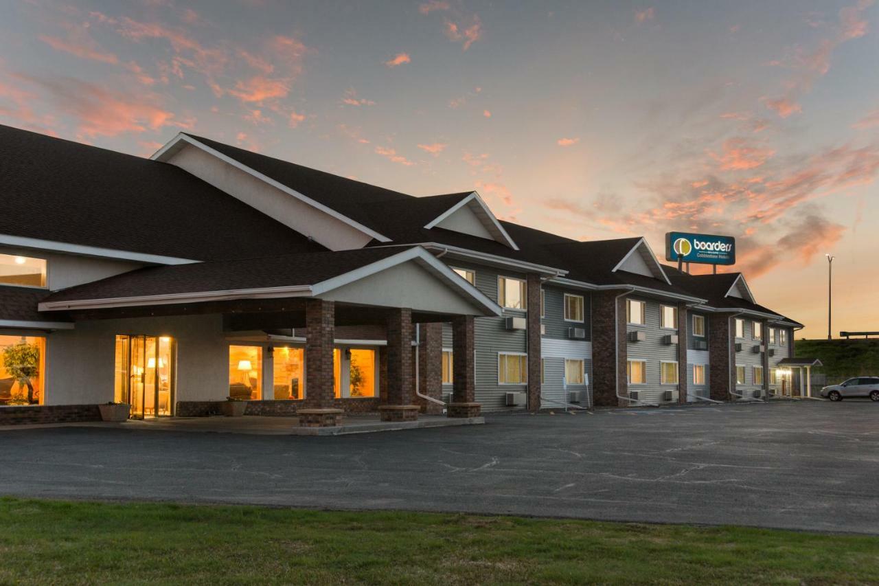 Boarders Inn & Suites By Cobblestone Hotels Superior Bagian luar foto