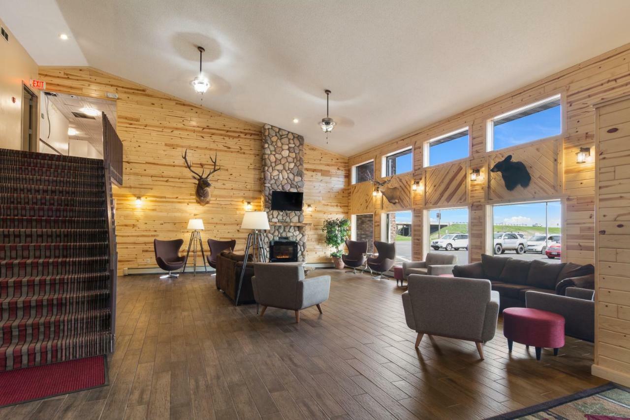 Boarders Inn & Suites By Cobblestone Hotels Superior Bagian luar foto