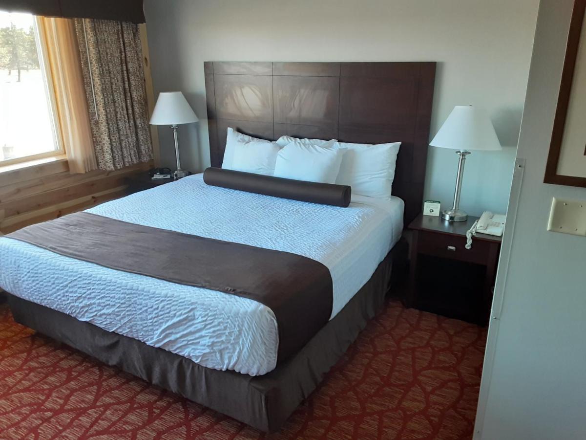 Boarders Inn & Suites By Cobblestone Hotels Superior Bagian luar foto