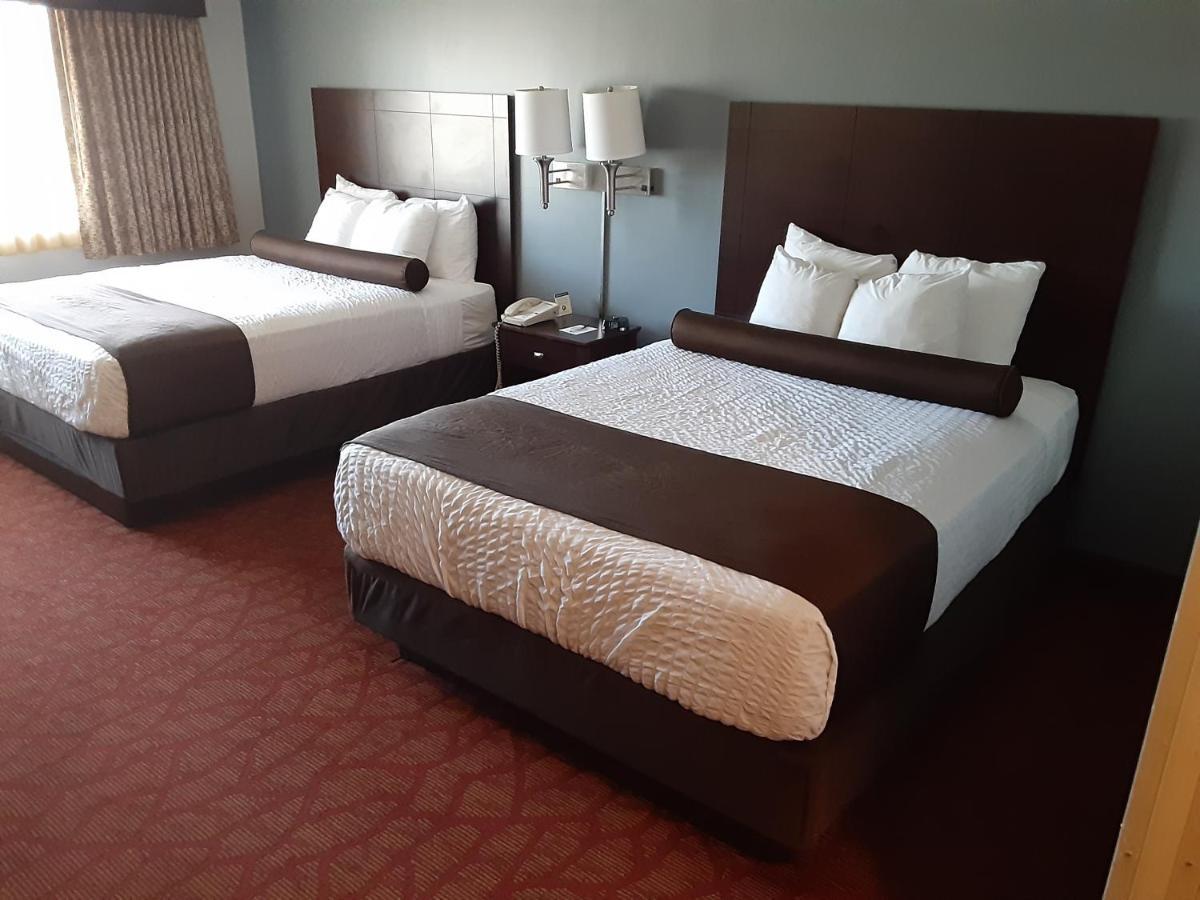 Boarders Inn & Suites By Cobblestone Hotels Superior Bagian luar foto