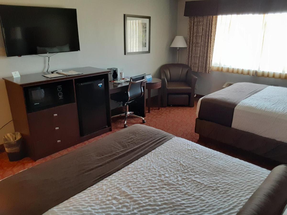 Boarders Inn & Suites By Cobblestone Hotels Superior Bagian luar foto